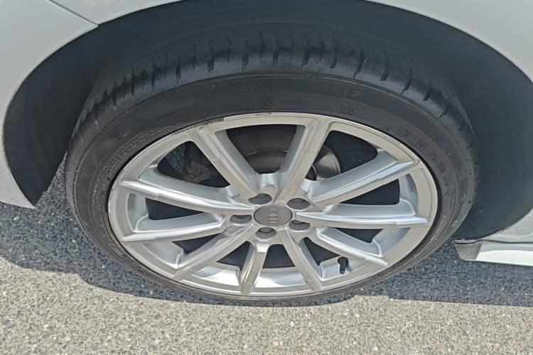 Used Audi A1 2016 30 TFSI Sportback S Line Sports Edition Right Rear Wheel Hub