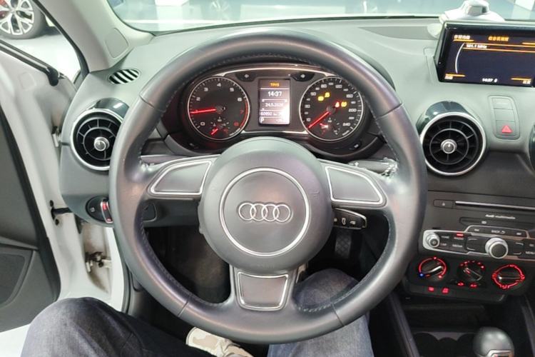 Used Audi A1 2016 30 TFSI Sportback Design Fashion Edition Steering Wheel