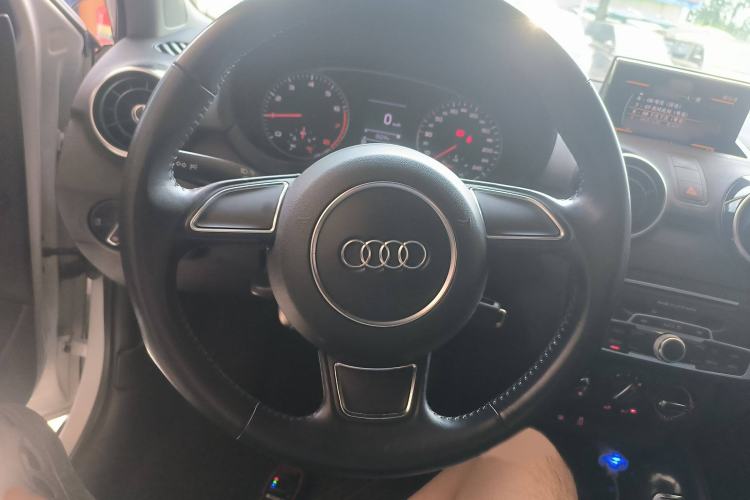 Used Audi A1 2016 30 TFSI Sportback Design Fashion Edition Steering Wheel