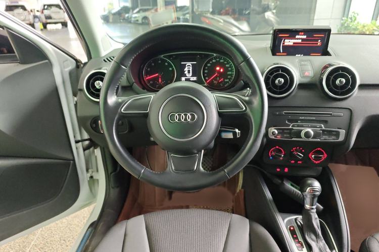 Used Audi A1 2016 30 TFSI Sportback Design Fashion Edition Steering Wheel