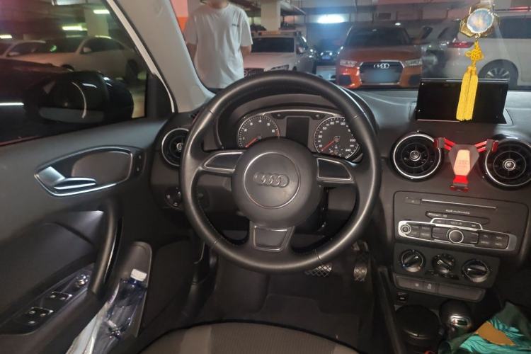 Used Audi A1 2016 30 TFSI Sportback Design Fashion Edition Steering Wheel