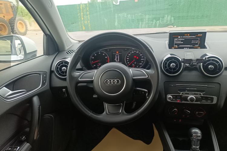 Used Audi A1 2016 30 TFSI Sportback Design Fashion Edition Steering Wheel
