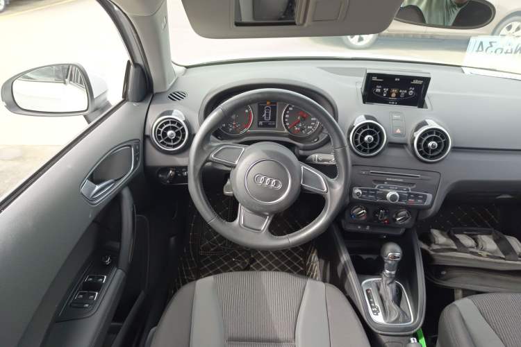 Used Audi A1 2016 30 TFSI Sportback Design Fashion Edition Steering Wheel