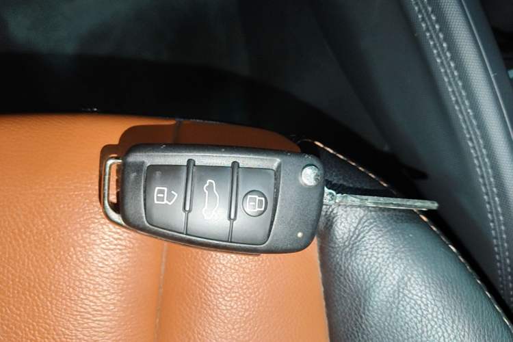 Used Audi A1 2016 30 TFSI Sportback Design Fashion Edition Vehicle Key