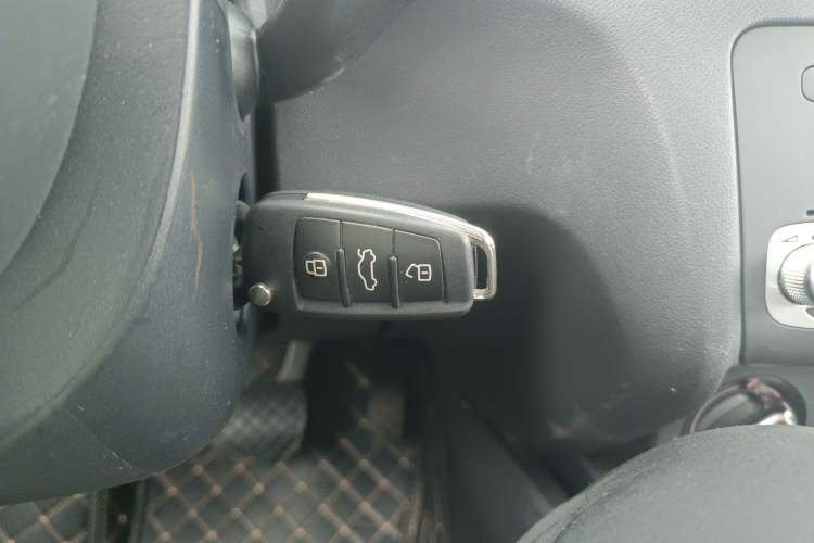 Used Audi A1 2016 30 TFSI Sportback Design Fashion Edition Vehicle Key