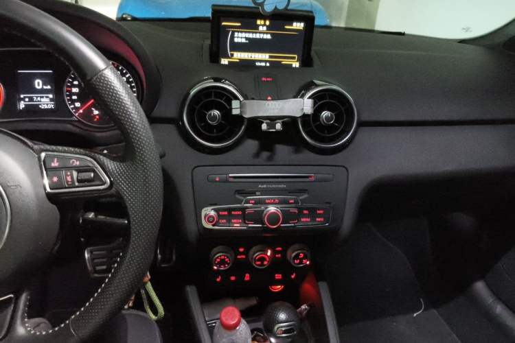 Used Audi A1 2018 30 TFSI Limited Edition Collector's Model Audio And AC Panel