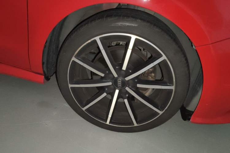 Used Audi A1 2018 30 TFSI Limited Edition Collector's Model Right Front Wheel Hub