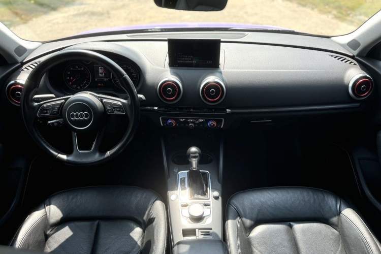 Used Audi A3 2017 Limousine 40 TFSI Style Edition Interior 1