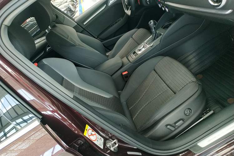 Used Audi A3 2019 Limousine 35 TFSI Sporty Version China VI Right Front Seat