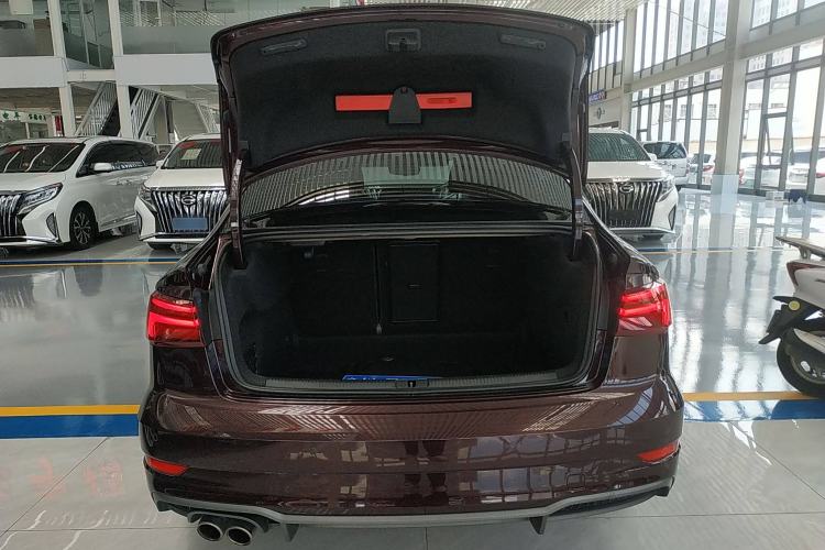 Used Audi A3 2019 Limousine 35 TFSI Sporty Version China VI Trunk