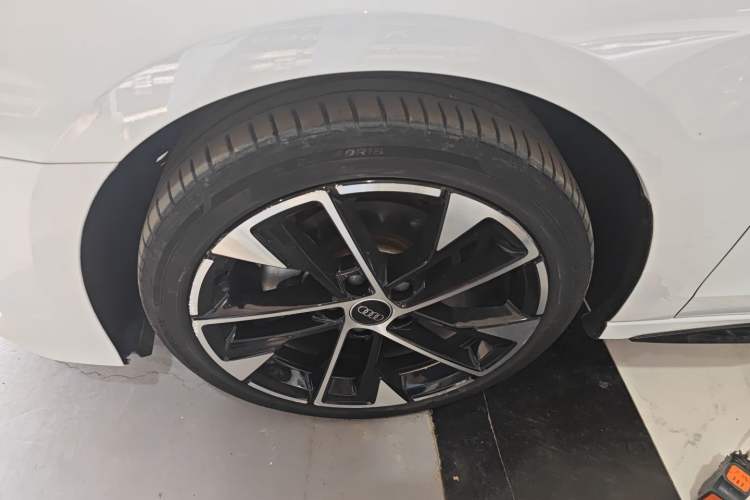 Used Audi A3 2022 A3L Limousine 35 TFSI Fashion Sport Model Left Front Wheel Hub