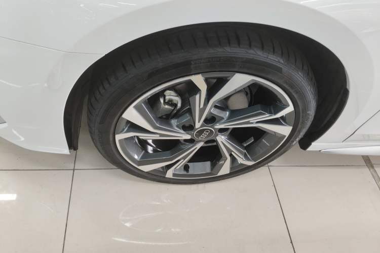 Used Audi A3 2022 A3L Limousine 35 TFSI Luxury Sport Edition Left Front Wheel Hub