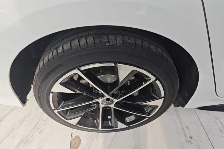Used Audi A3 2022 A3L Limousine 35 TFSI Fashion Sport Model Right Rear Wheel Hub