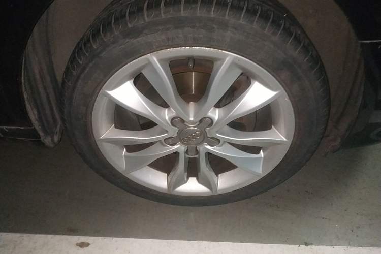 Used Audi A3 2010 Sportback 1.8T Luxury Model Right Front Wheel Hub