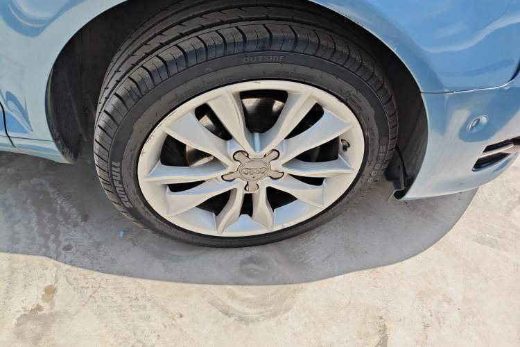 Used Audi A3 2010 Sportback 1.8T Luxury Model Right Front Wheel Hub