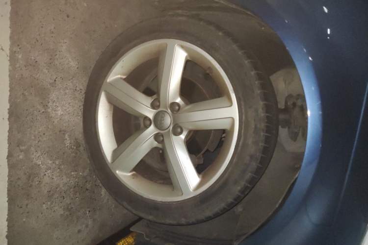 Used Audi A3 2010 Sportback 1.8T Luxury Model Right Front Wheel Hub