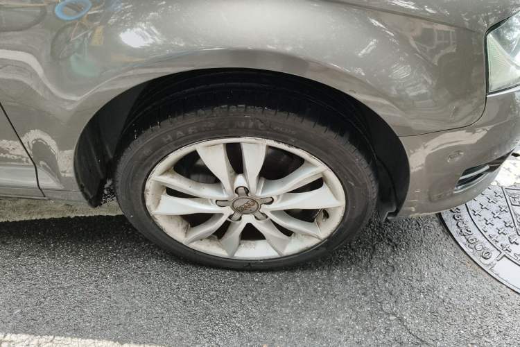 Used Audi A3 2010 Sportback 1.8T Luxury Model Right Front Wheel Hub