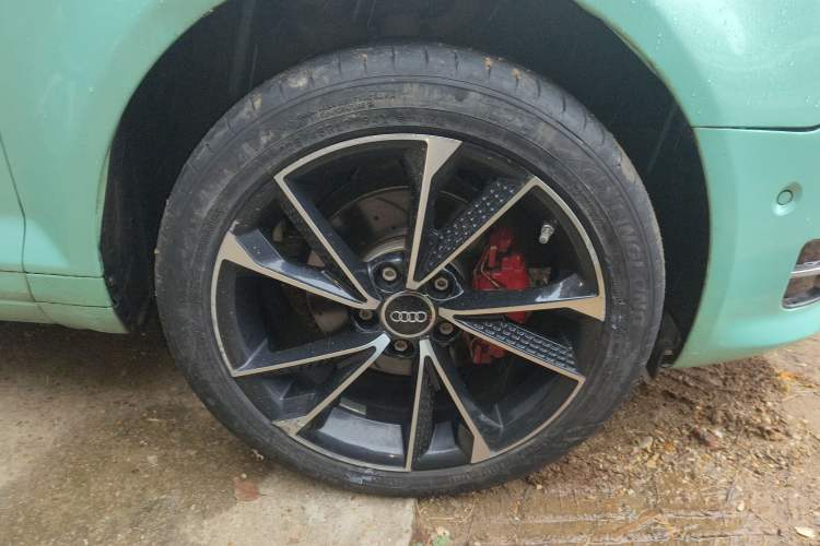 Used Audi A3 2010 Sportback 1.8T Luxury Model Right Front Wheel Hub
