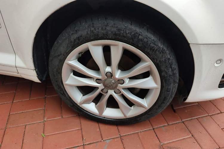 Used Audi A3 2010 Sportback 1.8T Luxury Model Right Front Wheel Hub