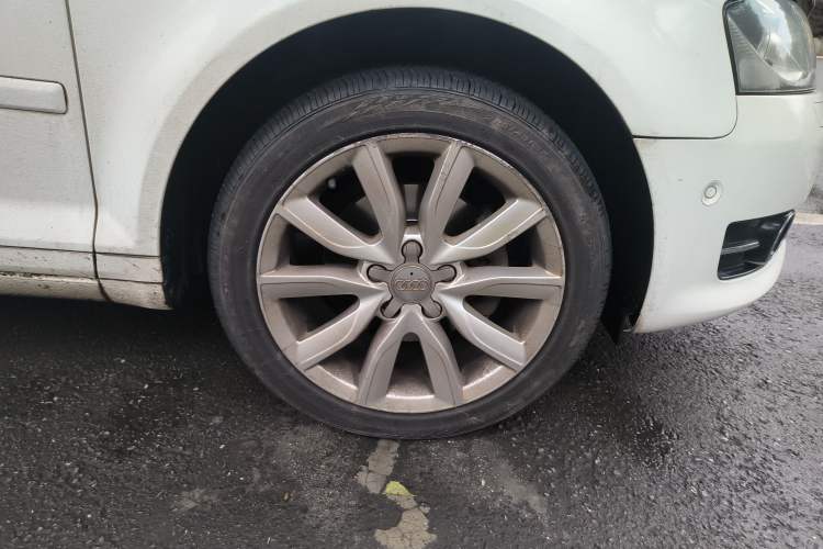 Used Audi A3 2010 Sportback 1.8T Prestige Edition Right Front Wheel Hub