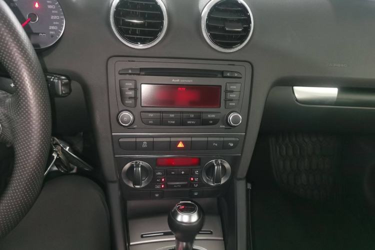 Used Audi A3 2013 Sportback 35 TFSI Luxury Model Audio And AC Panel