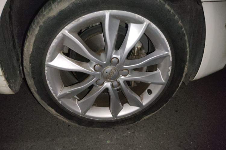 Used Audi A3 2013 Sportback 30 TFSI Luxury Model Right Front Wheel Hub
