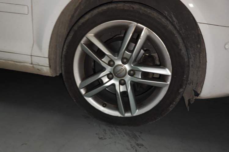 Used Audi A3 2013 Sportback 30 TFSI Luxury Model Right Front Wheel Hub