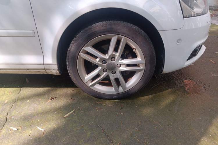 Used Audi A3 2013 Sportback 35 TFSI Luxury Model Right Front Wheel Hub