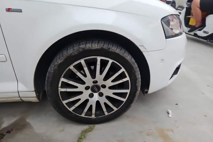 Used Audi A3 2013 Sportback 30 TFSI Luxury Model Right Front Wheel Hub