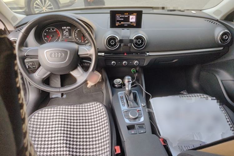 Used Audi A3 2014 Sportback 35 TFSI Automatic Ambition Edition Center Console