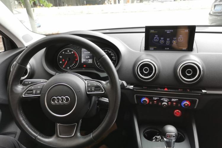 Used Audi A3 2014 Sportback 35 TFSI Automatic Comfort Model Center Console