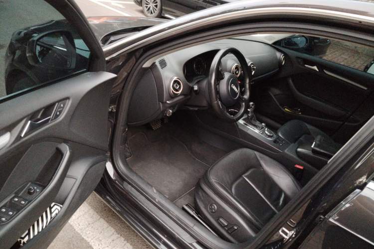 Used Audi A3 2014 Sportback 35 TFSI Automatic Comfort Model Driver Seat