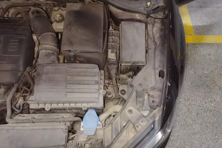 Used Audi A3 2014 Limousine 40 TFSI S line Comfort Model Engine Bay Left