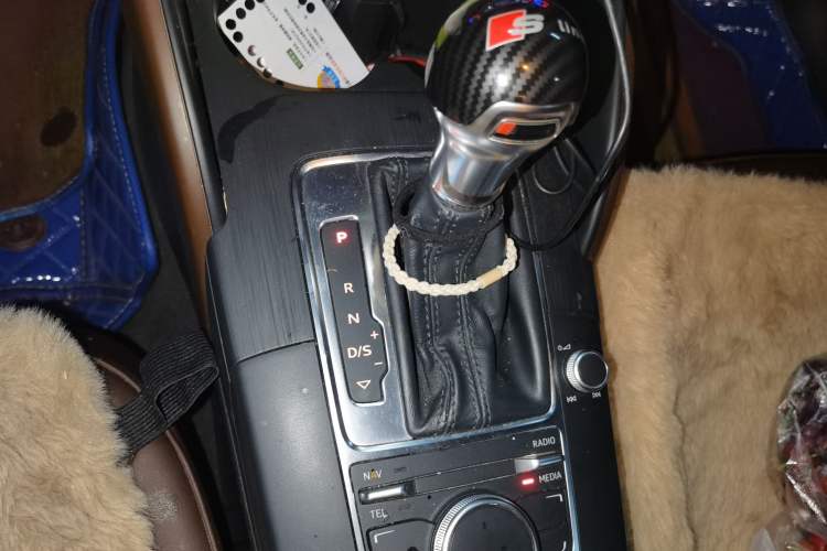 Used Audi A3 2014 Limousine 40 TFSI S line Comfort Model Gear Lever
