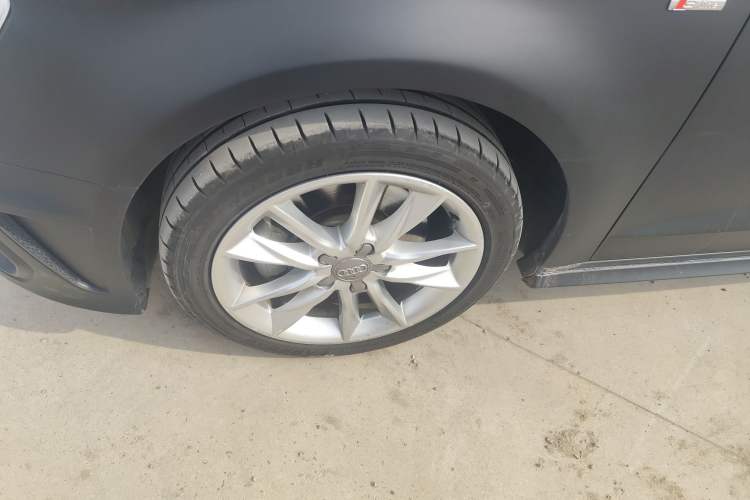 Used Audi A3 2014 Sportback 40 TFSI S line Comfort Model Left Front Wheel Hub