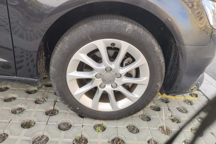 Used Audi A3 2014 Sportback 35 TFSI Automatic Ambition Edition Right Front Wheel Hub