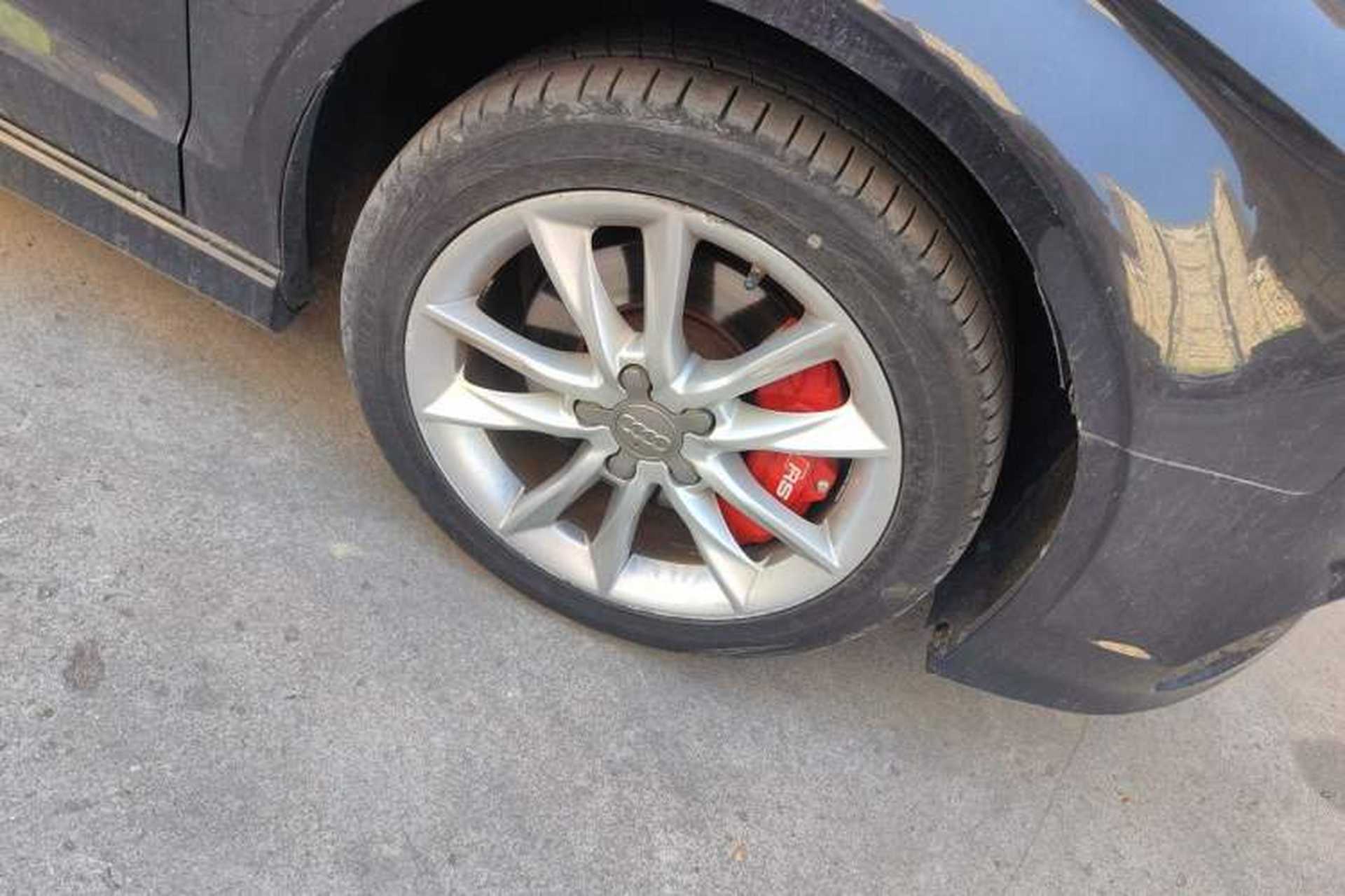 Used Audi A3 2014 Limousine 40 TFSI S line Comfort Model Right Front Wheel Hub