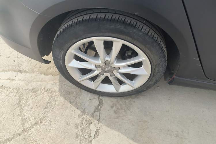 Used Audi A3 2014 Sportback 40 TFSI S line Comfort Model Right Rear Wheel Hub