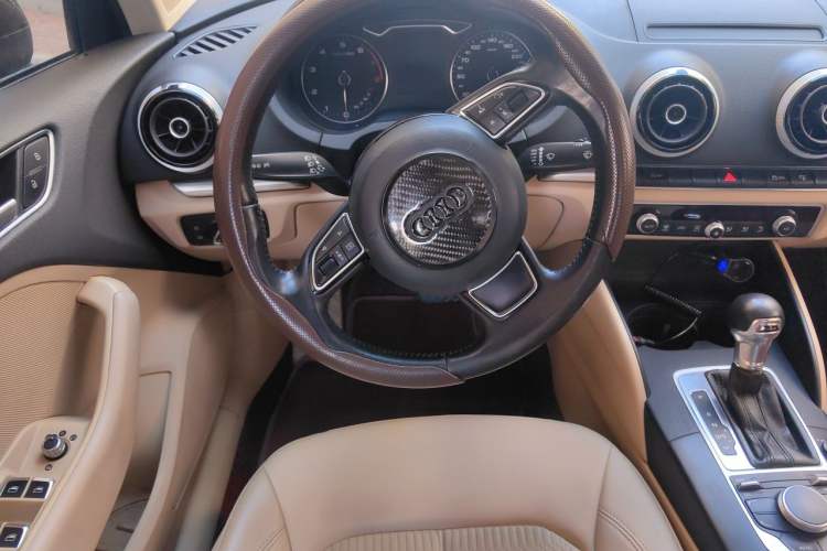 Used Audi A3 2014 Limousine 40 TFSI S line Comfort Model Steering Wheel