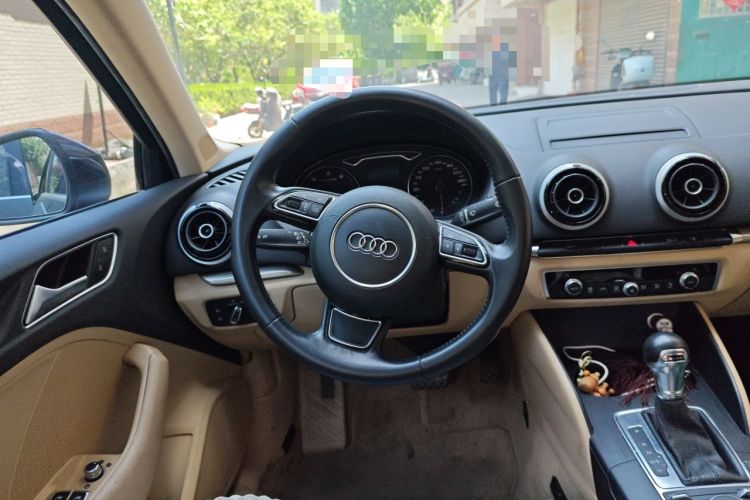 Used Audi A3 2014 Limousine 40 TFSI S line Comfort Model Steering Wheel