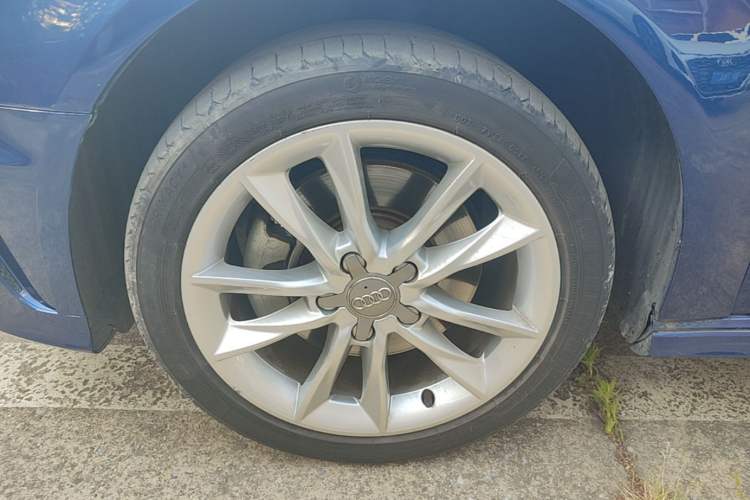 Used Audi A3 2014 Sportback 40 TFSI S line Comfort Model Left Front Wheel Hub