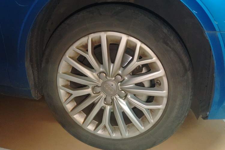 Used Audi A3 2014 Limousine 35 TFSI Automatic Advanced Model Right Front Wheel Hub