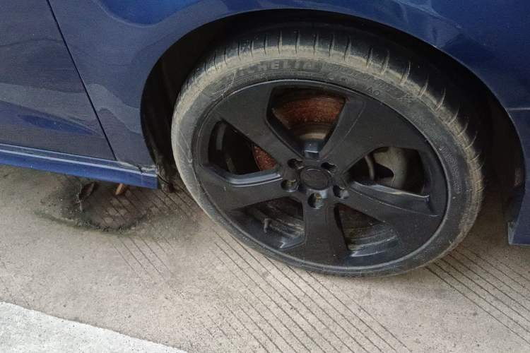 Used Audi A3 2014 Sportback 40 TFSI S line Comfort Model Right Front Wheel Hub
