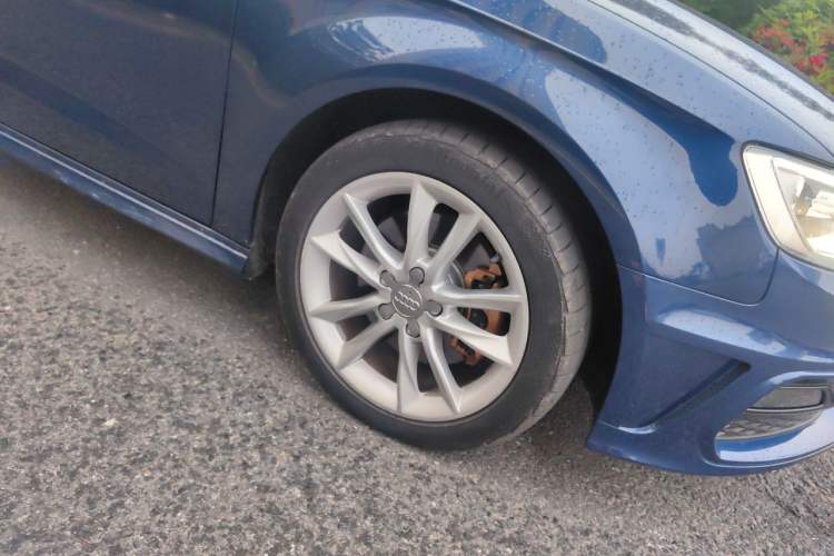 Used Audi A3 2014 Sportback 40 TFSI S line Comfort Model Right Front Wheel Hub