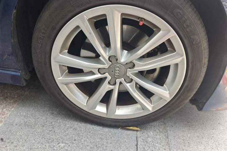 Used Audi A3 2014 Limousine 40 TFSI S line Comfort Model Right Front Wheel Hub