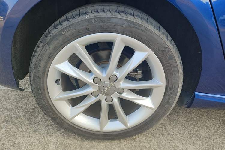 Used Audi A3 2014 Sportback 40 TFSI S line Comfort Model Right Rear Wheel Hub