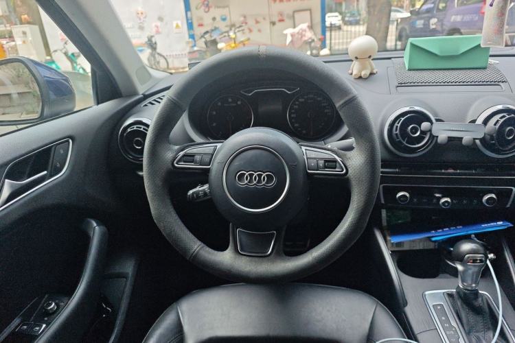 Used Audi A3 2014 Limousine 40 TFSI S line Comfort Model Steering Wheel