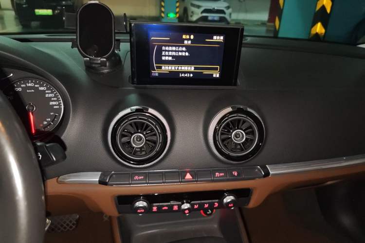 Used Audi A3 2014 Limousine 40 TFSI S line Comfort Model Audio And AC Panel