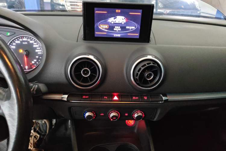 Used Audi A3 2014 Sportback 35 TFSI Automatic Style Edition Audio And AC Panel