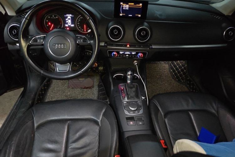 Used Audi A3 2014 Limousine 35 TFSI Automatic Comfort Model Center Console